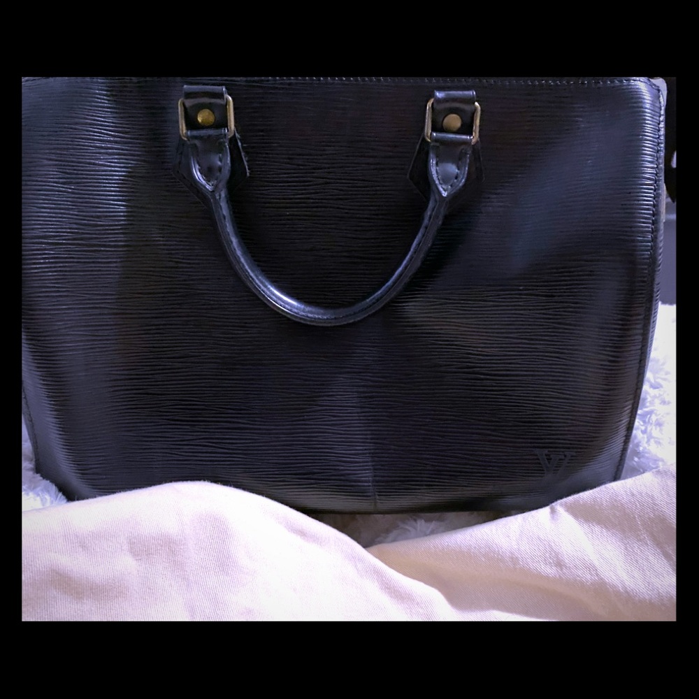 Louis Vuitton 30 Black